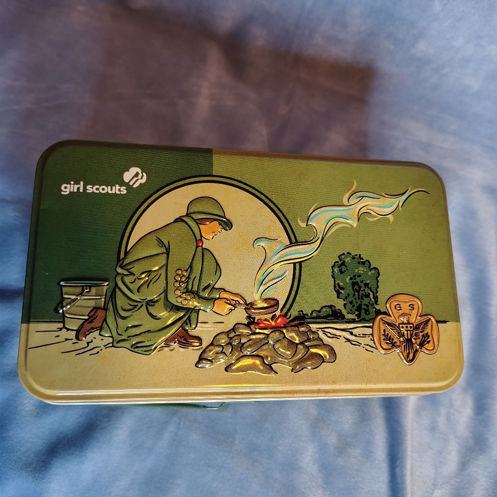 Nostalgic Remake 1920s Girl Scout Tin by Ashdon Farms & 1913 Full Color Handbook - Picture 2 of 12